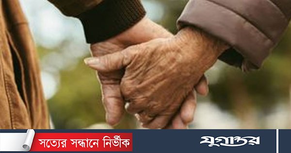 বয়সের ভারে নুয়ে পড়া বাবা-মাকে ছোট করবেন না