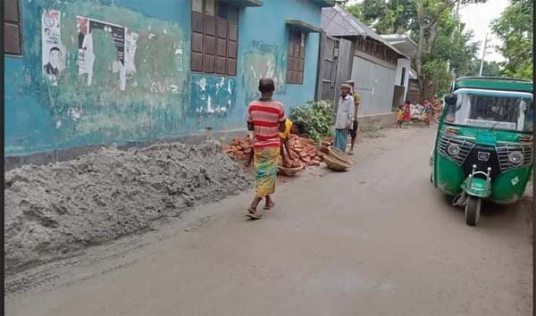 নিজস্ব অর্থায়নে রাস্তা সংস্কার করলেন চেয়ারম্যান জিন্নাহ্ | বাঙলা প্রতিদিন ২৪.কম