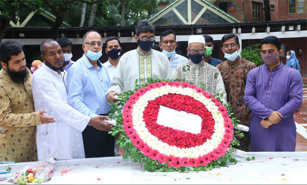 বঙ্গবন্ধুর সমাধিতে জাতীয় বিশ্ববিদ্যালয়ের ট্রেজারার-এর শ্রদ্ধা | বাঙলা প্রতিদিন ২৪.কম