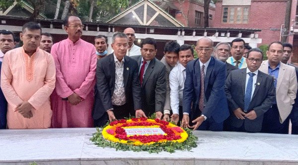 বঙ্গবন্ধুর সমাধিতে জনতা ব্যাংকের এমডি এন্ড সিইও আব্দুছ ছালাম আজাদের শ্রদ্ধা জ্ঞাপন | বাঙলা প্রতিদিন ২৪.কম