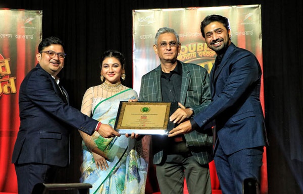 আবারও কলকাতায় পুরস্কৃত হলেন জয়া আহসান