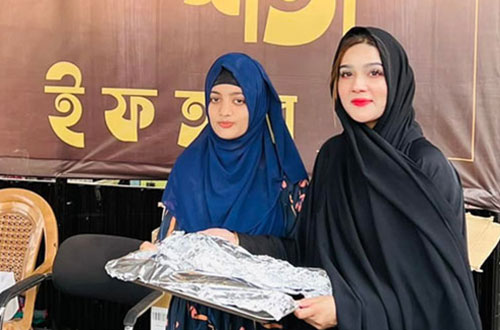 ইফতার বিক্রিতে মাহি