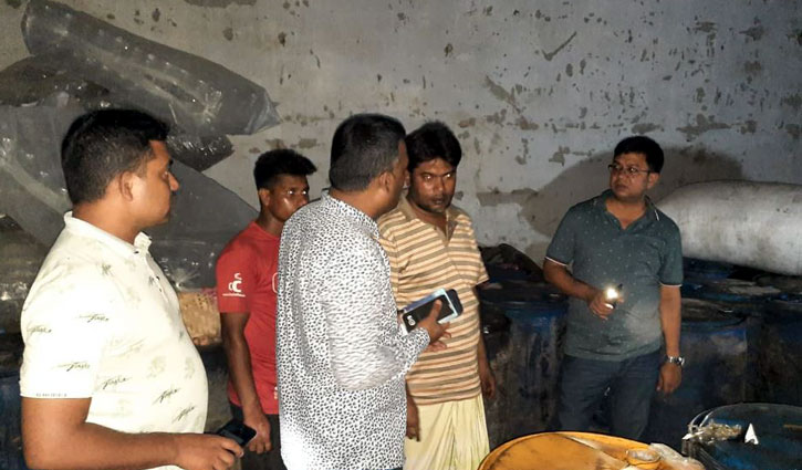 রাজশাহীতে গুদাম থেকে ২০ হাজার লিটার ভোজ্যতেল জব্দ | Daily Nabochatona