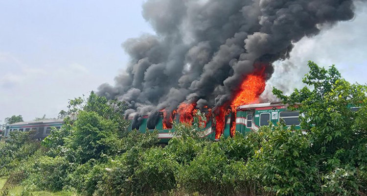 সাড়ে চার ঘণ্টা পর পারাবত ট্রেন চলাচল শুরু, তদন্তে দুই কমিটি | বাঙলা প্রতিদিন ২৪.কম