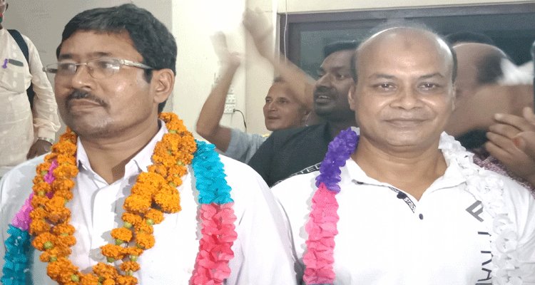 আটোয়ারীতে কৃষক লীগের গোলাপ সভাপতি, কহিনুর সম্পাদক | বাঙলা প্রতিদিন ২৪.কম