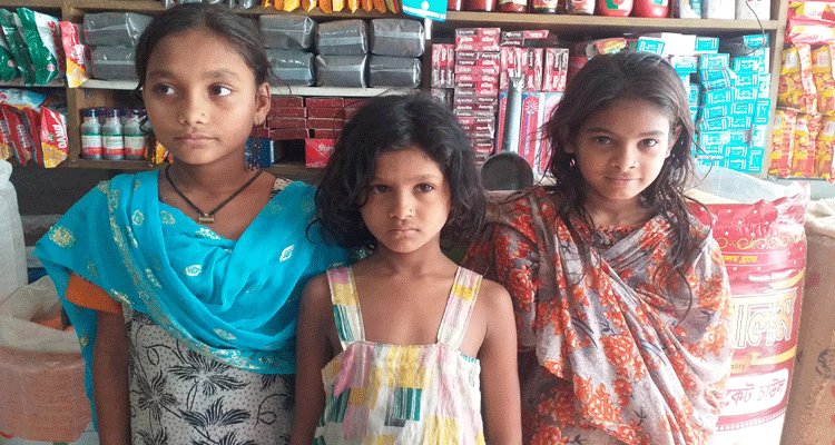 বন্যার্ত মানুষের জন্য পথশিশুদের নিঃস্ব ভালবাসা | বাঙলা প্রতিদিন ২৪.কম