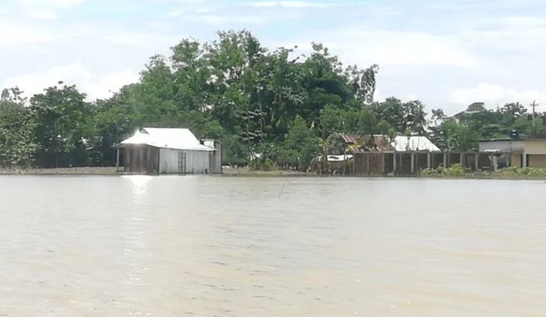 সিলেটে বন্যায় ২২ হাজার ঘরবাড়ি ক্ষতিগ্রস্ত, বিপর্যস্ত জনজীবন | বাঙলা প্রতিদিন ২৪.কম