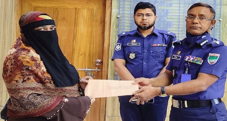 নড়াইলে পুলিশের পরিবারদের সহায়তা প্রদান | বাঙলা প্রতিদিন ২৪.কম