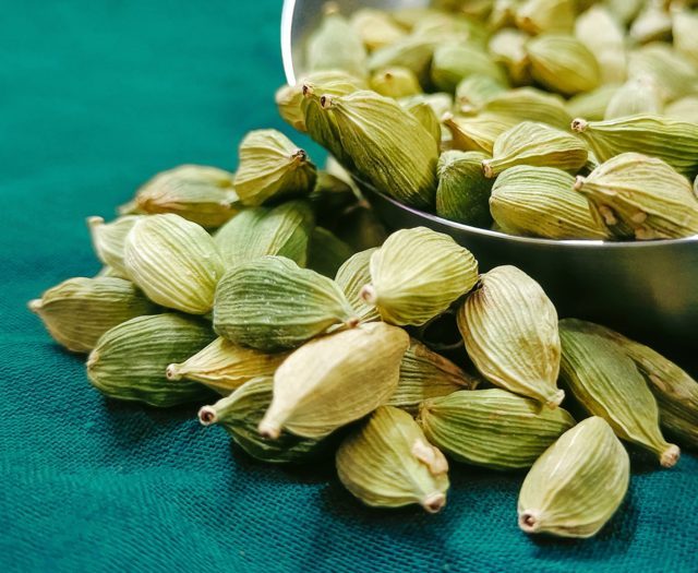 যেসব উপকার পাবেন নিয়মিত এলাচ খেলে। - বাংলা জগত