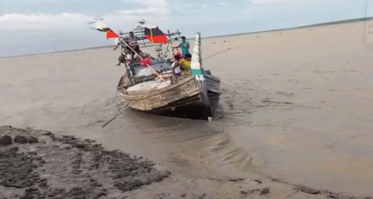 মাছ ধরার নৌকায় সিলিন্ডার বিস্ফোরণে দুই জেলে দগ্ধ | বাঙলা প্রতিদিন ২৪.কম