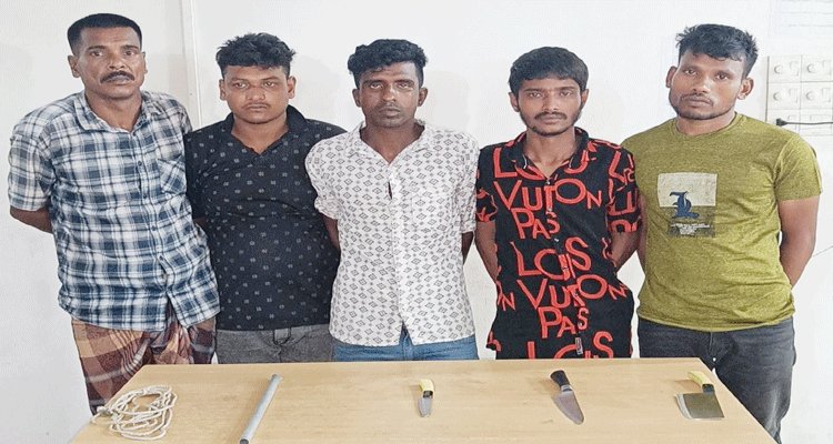 গাজীপুরে দেশীয় অস্ত্রসহ ৫ ডাকাত গ্রেফতার | বাঙলা প্রতিদিন ২৪.কম