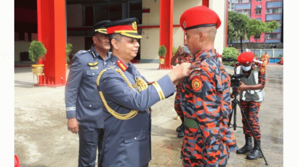 ৬০তম ব্যাচের ফায়ারফাইটারদের সমাপনী কুচকাওয়াজ সম্পন্ন