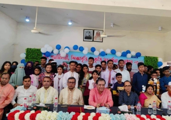 শ্রীপুরে ঈদ পুনর্মিলনী ও কৃতি শিক্ষার্থীদের সংবর্ধনা প্রদান | বাঙলা প্রতিদিন ২৪.কম