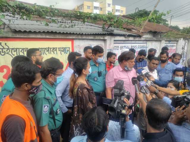 বাস টার্মিনালের সামনে অবৈধ পার্কিংয়ের বিরুদ্ধে অভিযান ডিএনসিসির | বাঙলা প্রতিদিন ২৪.কম