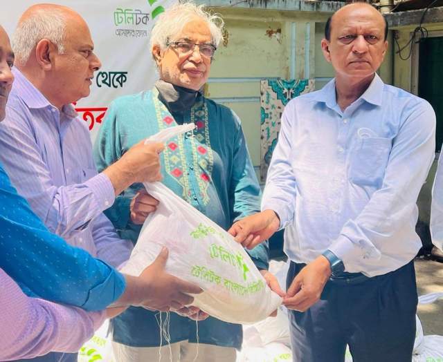বন‌্যার্তদের জন‌্য টেলিযোগাযোগ মন্ত্রীর নিকট টেলিটক‘র ত্রাণ সামগ্রী হস্তান্তর | বাঙলা প্রতিদিন ২৪.কম