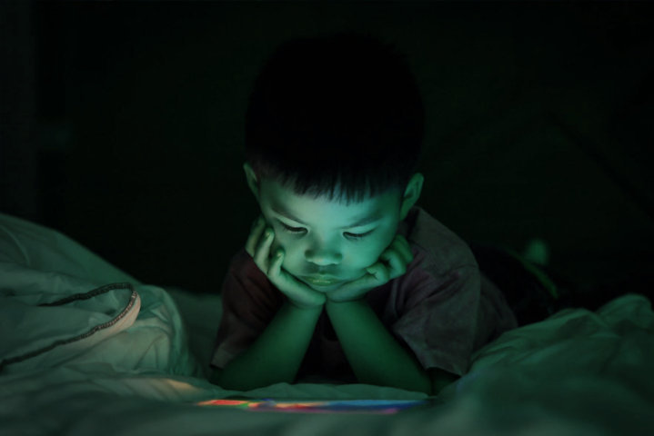 বাচ্চারা রাতে ঘুমাতে দেরি করলে করণীয়। - বাংলা জগত