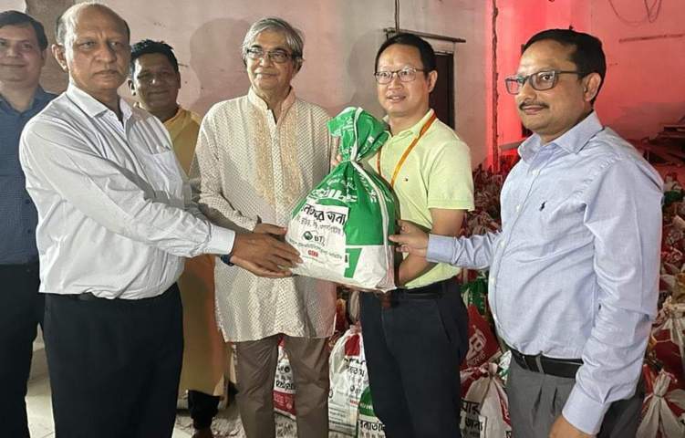 টেলিযোগাযোগ বিভাগের উদ্যোগে বন্যাদুর্গত এলাকায় আরও ত্রাণসামগ্রী প্রেরণ | বাঙলা প্রতিদিন ২৪.কম