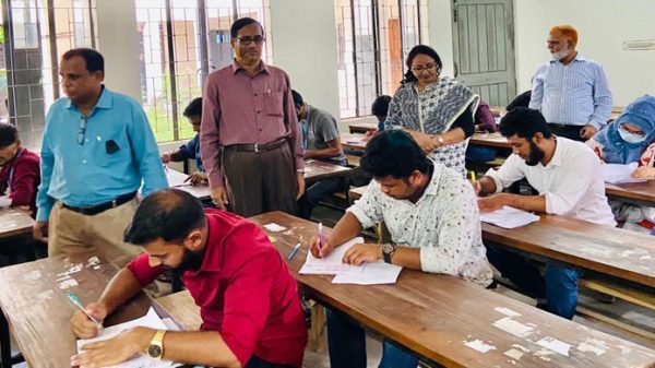 পরীক্ষা কেন্দ্র পরিদর্শন করলেন বাউবি উপ-উপাচার্য অধ্যাপক ড. মাহবুবা নাসরীন