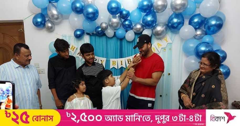 শাকিব খান ও জয়ের ছবি দিয়ে অপু লিখলেন, ‘সুখী পরিবার’ | প্রথম আলো