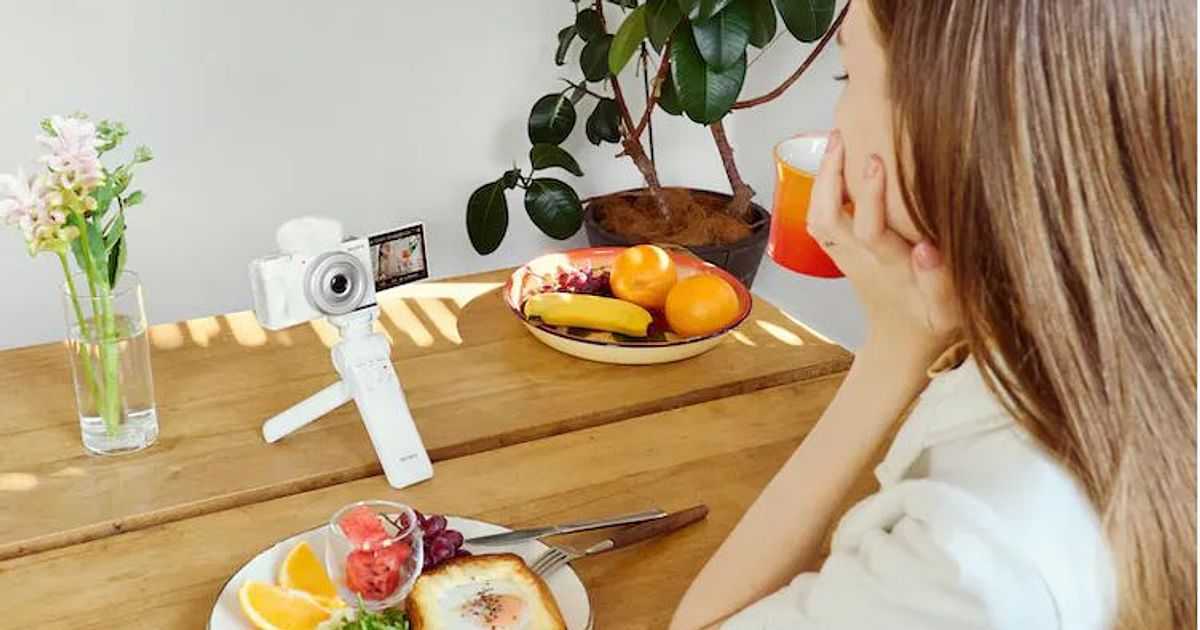 ভ্লগ তৈরির বিশেষ ক্যামেরা | প্রথম আলো