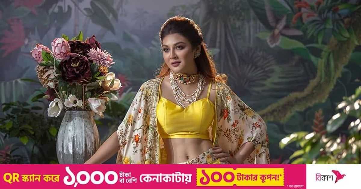 অক্টোবরজুড়েই মুগ্ধতা ছড়িয়েছেন জয়া | প্রথম আলো