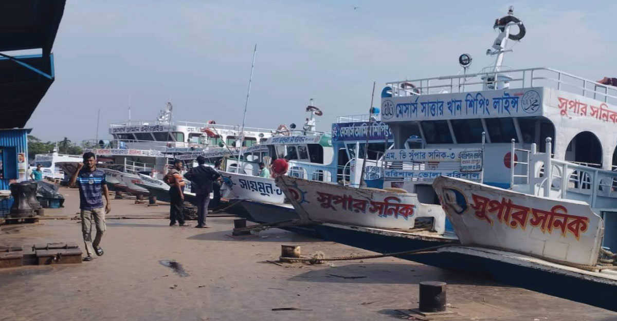 বরিশালে নৌযান শ্রমিকদের কর্মবিরতিতে বিপাকে যাত্রীরা - Nobokontho24