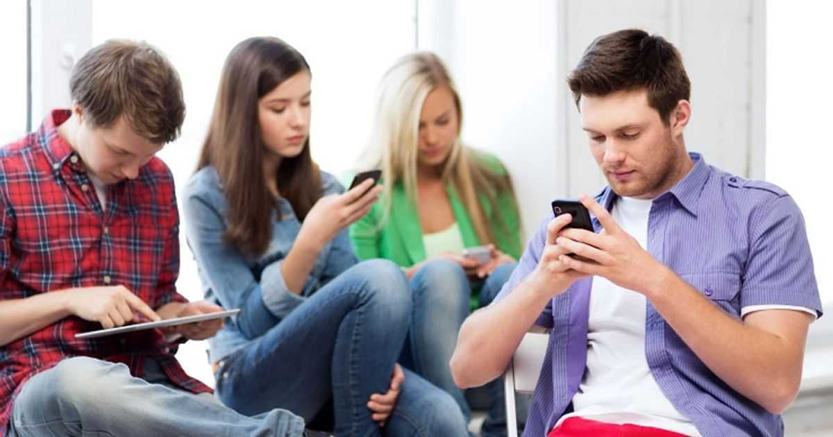 স্মার্টফোন–আসক্তি কমাচ্ছে সৃজনশীলতা | প্রথম আলো