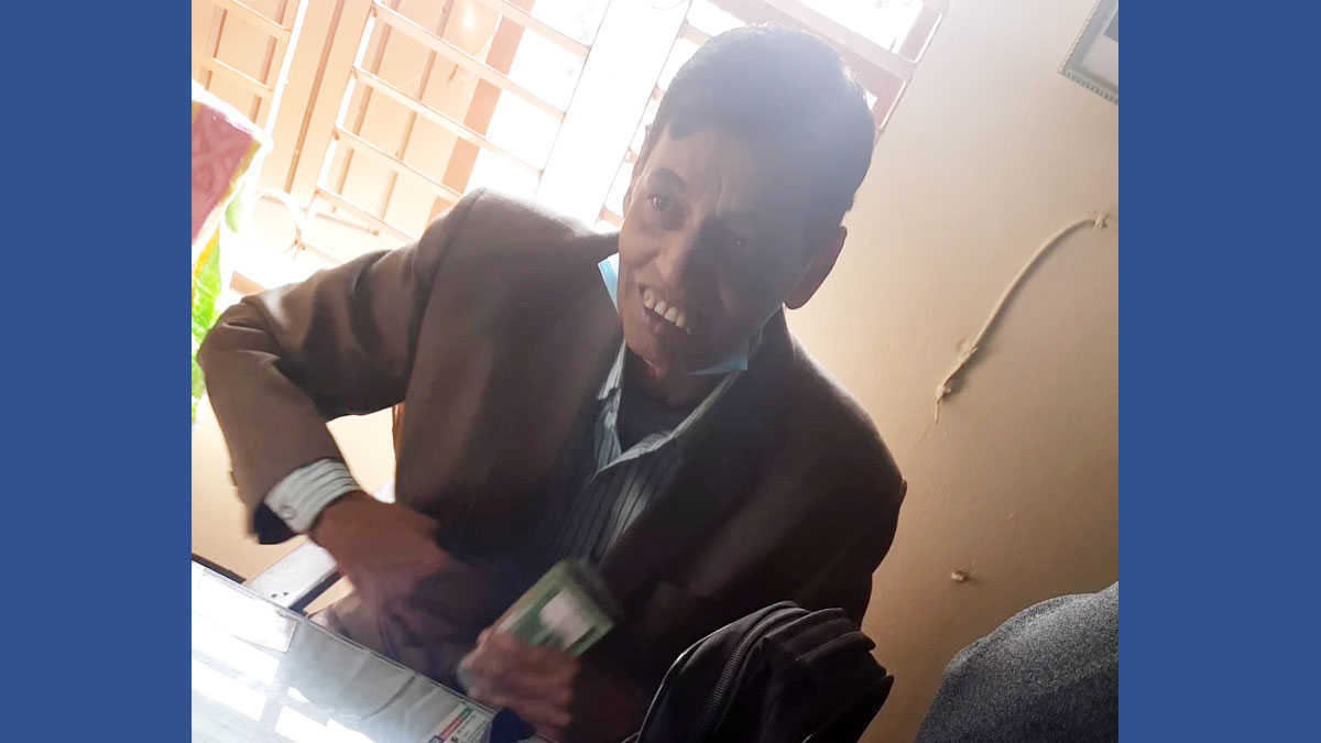 ঘুষ নিয়ে শিক্ষা কর্মকর্তা বললেন ‘সম্মানী’ নিয়েছি  - Nobokontho24