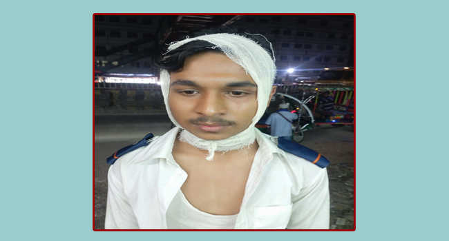 কোচিং না করায় ছাত্র ও তার বাবাকে পেটালেন পরিচালক - Nobokontho24