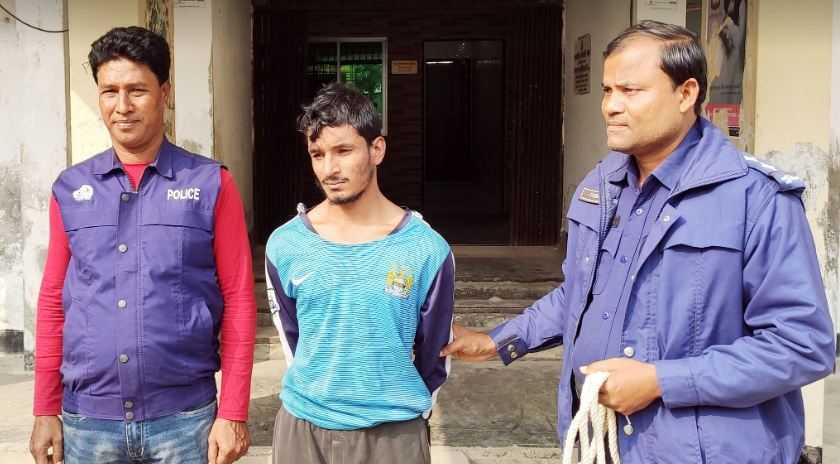 রাঙ্গাবালীতে চৌকিদার রুবেল গ্রেফতার - Nobokontho24