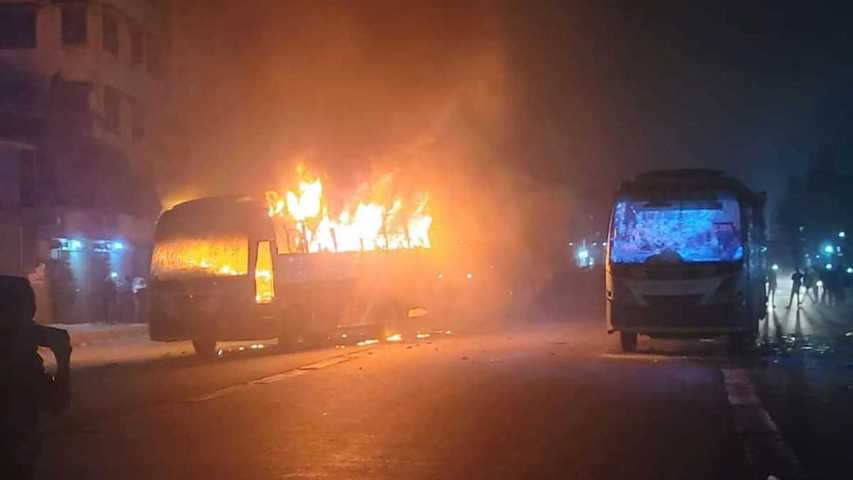 শ্রমিক নিহতের গুজবে গাজীপুরে তিনটি বাসে আগুন - Nobokontho24