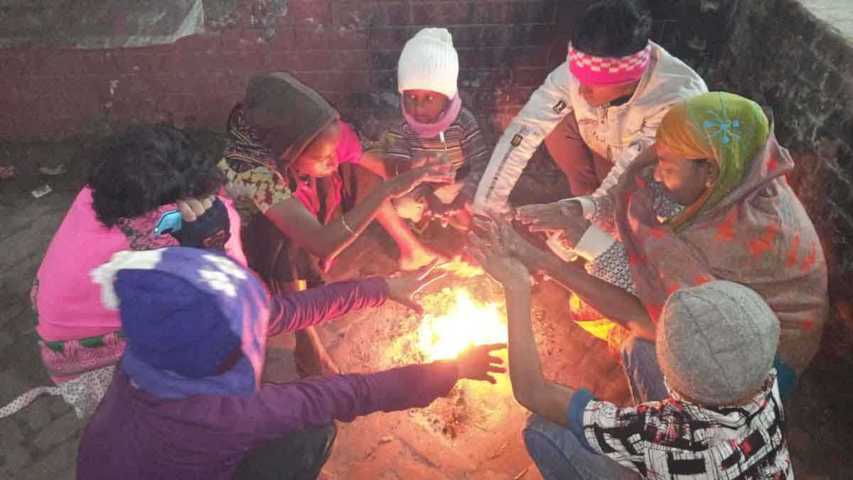 বরিশালে সর্বনিম্ন তাপমাত্রা রেকর্ড, কম্বলের আশায় প্রান্তিক মানুষ - Nobokontho24