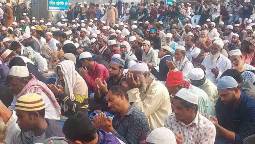 ‘আমিন আমিন’ ধ্বনিতে শেষ হলো আখেরি মোনাজাত - Nobokontho24