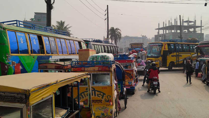 বাস টার্মিনালের অব্যবস্থাপনা, যানজটে নাকাল বরিশাল শহর - Nobokontho24
