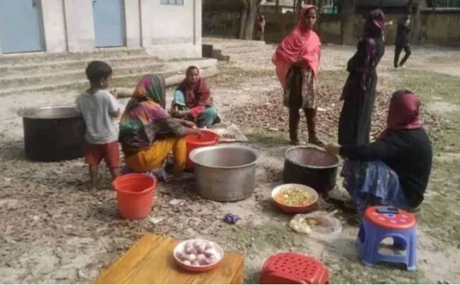 এইচএসসিতে প্রতিষ্ঠানের একজন পাস করায় ভোজনের আয়োজন - Nobokontho24