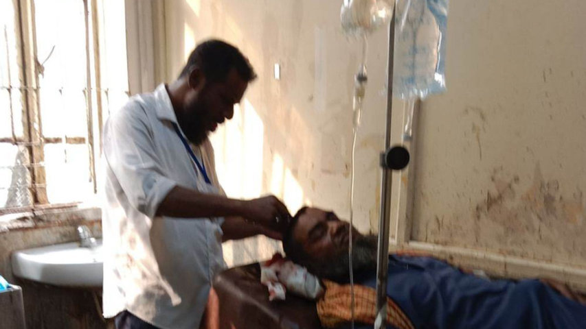 হাসপাতালে রোগীর সেলাই দেন পরিচ্ছন্নতাকর্মী! - Nobokontho24