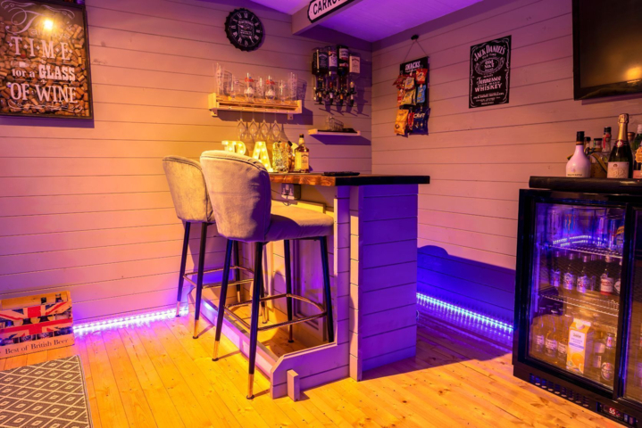 Home Bar Cabinet Designs That Will Amaze Your Guests - Benches