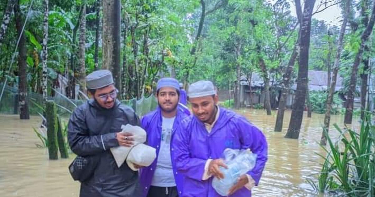 বন্যাদুর্গতদের পাশে ‘অচিনপুরী ফাউন্ডেশন’ | প্রথম আলো