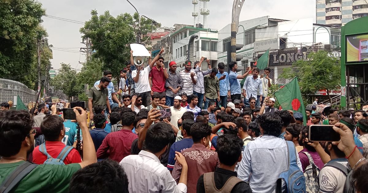 সাত ঘণ্টা পর সায়েন্স ল্যাব থেকে সরলেন শিক্ষার্থীরা | প্রথম আলো