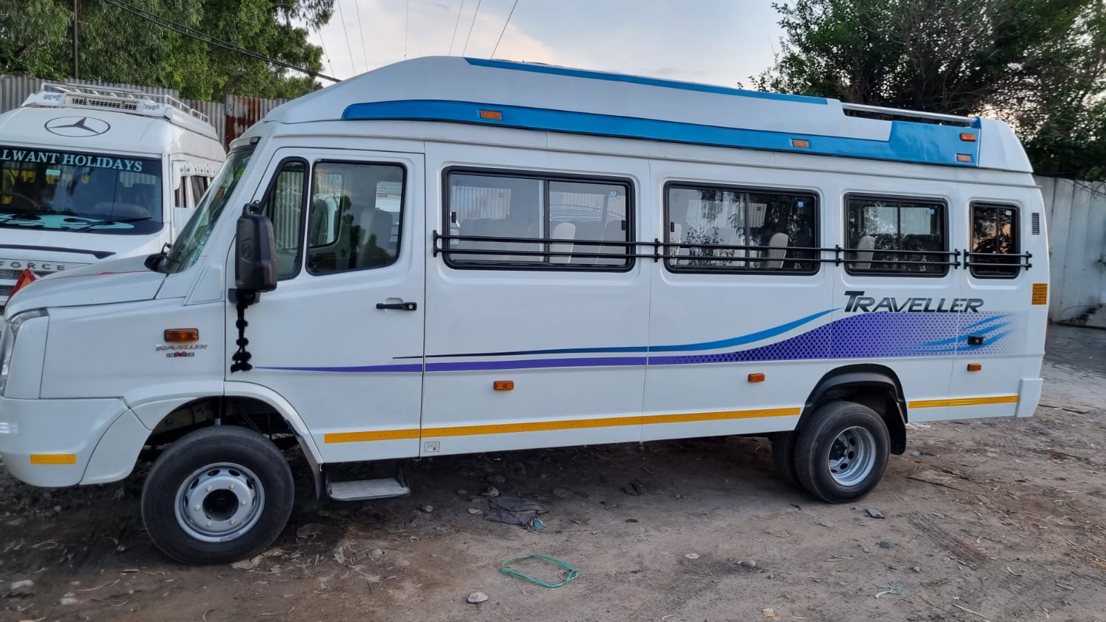 Best 25 Seater Tempo Traveller in Varanasi @₹32/Km,₹12K/Day