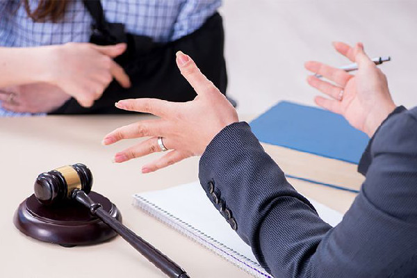 Lawyer for Injury at Work: How to Choose the Right Legal Representation -