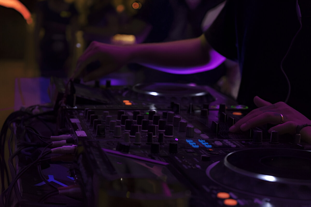 DJ Service That Keeps Corporate Events Engaging— Sound Appeal Entertainment – Writoka