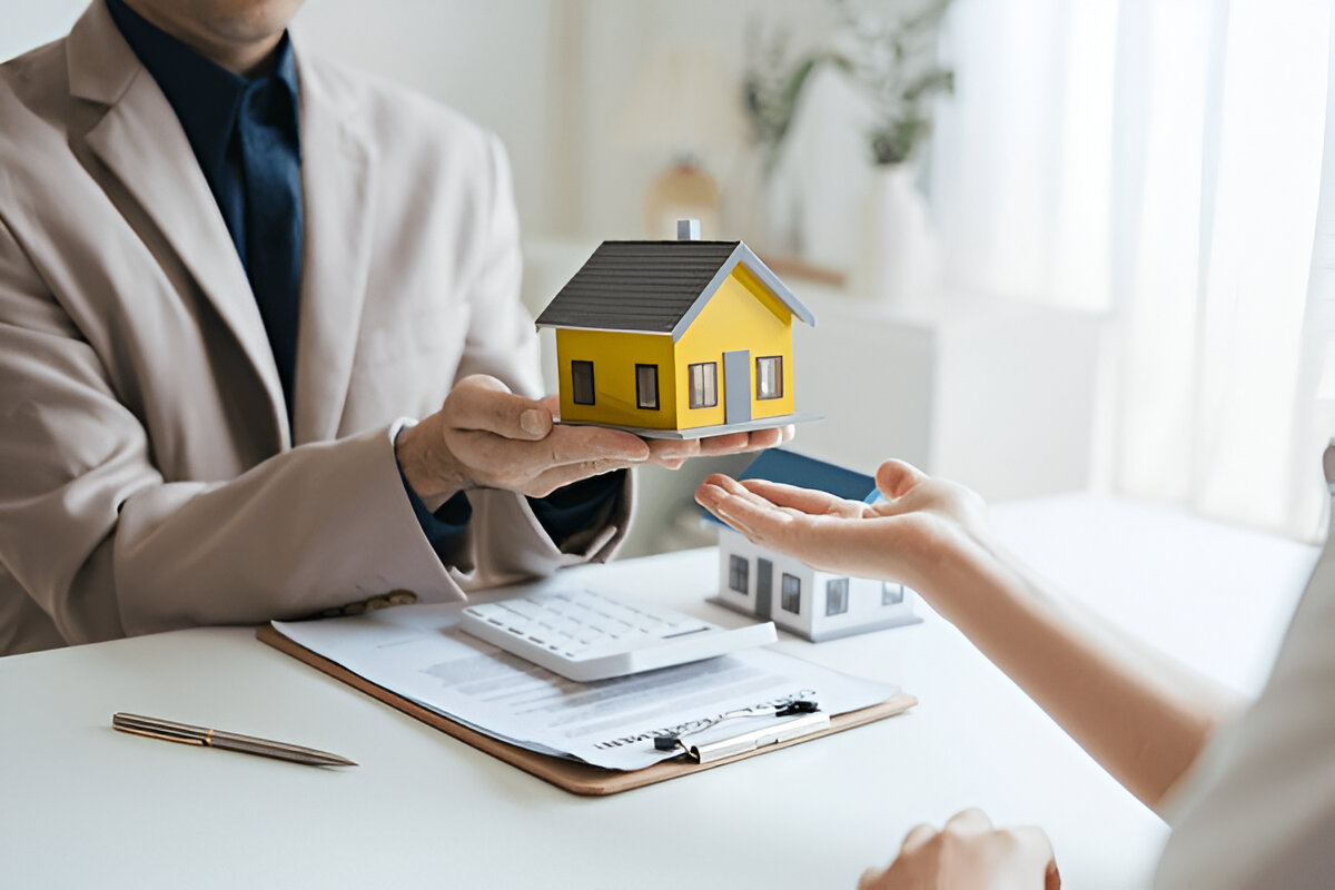 How a Real Estate Consultant Guides You in Flipping Properties – Writoka