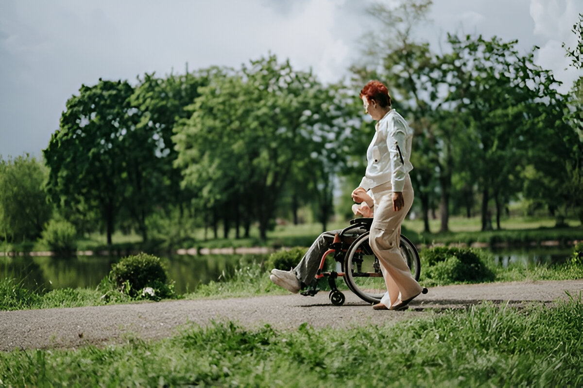 How Does a Companionship Caregiver Ease Senior Isolation – Writoka
