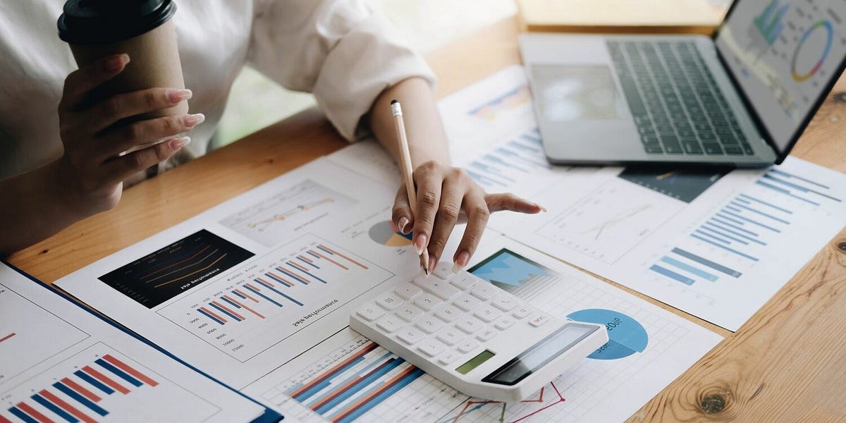 How Can a Bookkeeping Service Simplify Tax Season for Freelancers?