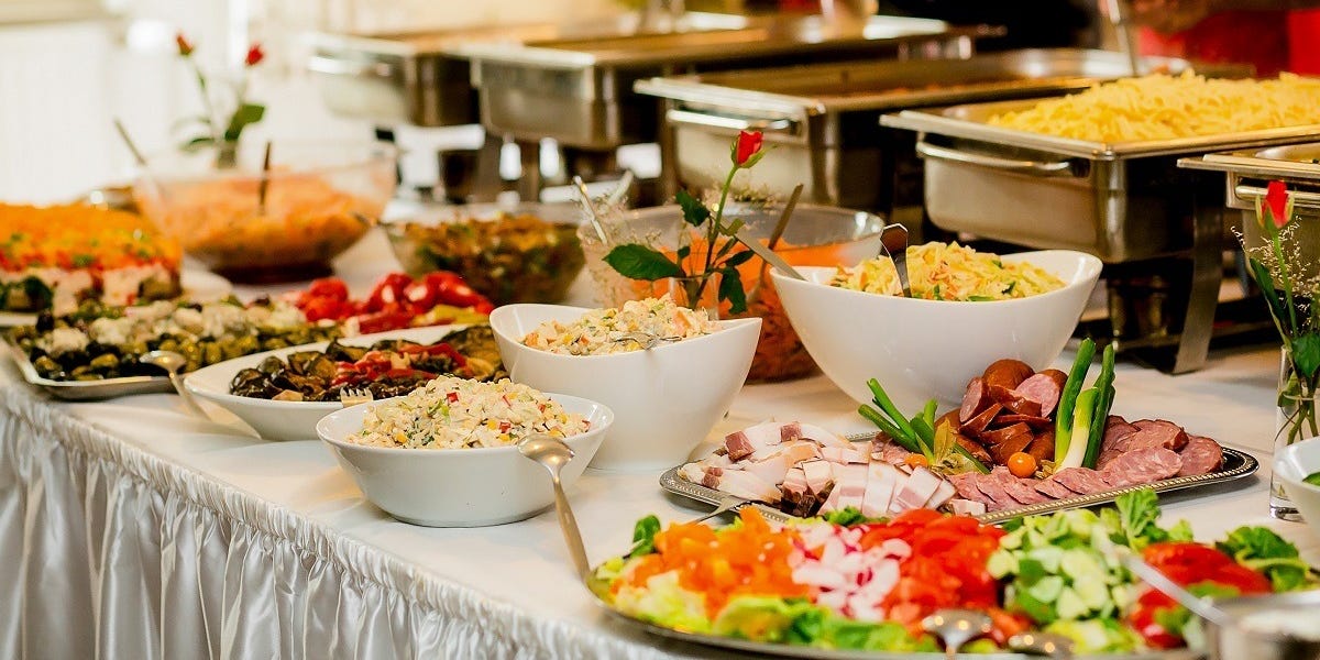 How Do Caterers Manage Large-Scale Outdoor Events Effectively?